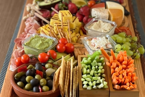 Majorque : dîner à bord d'un catamaran privé avec plongée en apnée et paddle surfing