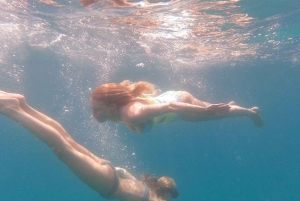 Majorque : dîner à bord d'un catamaran privé avec plongée en apnée et paddle surfing