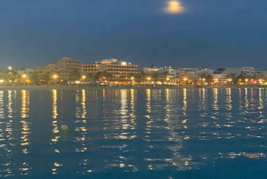 Majorque : dîner à bord d'un catamaran privé avec plongée en apnée et paddle surfing