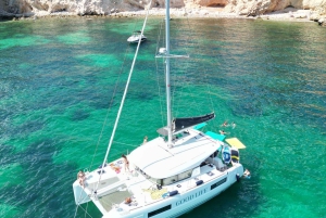 Majorque : dîner à bord d'un catamaran privé avec plongée en apnée et paddle surfing