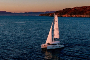 Majorque : dîner à bord d'un catamaran privé avec plongée en apnée et paddle surfing