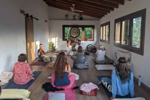 Mallorca: Retiro de 4 horas de yoga, meditación y vibraciones mágicas