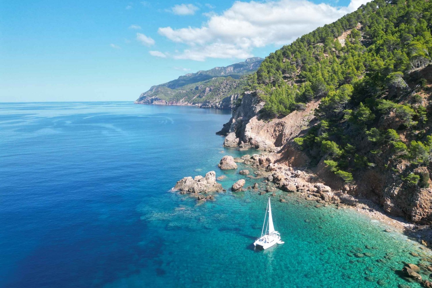 Mallorca: belo passeio de barco a bordo de um pequeno catamarã particular