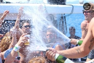 Mallorca: Båtparty med DJ, buffé och underhållning