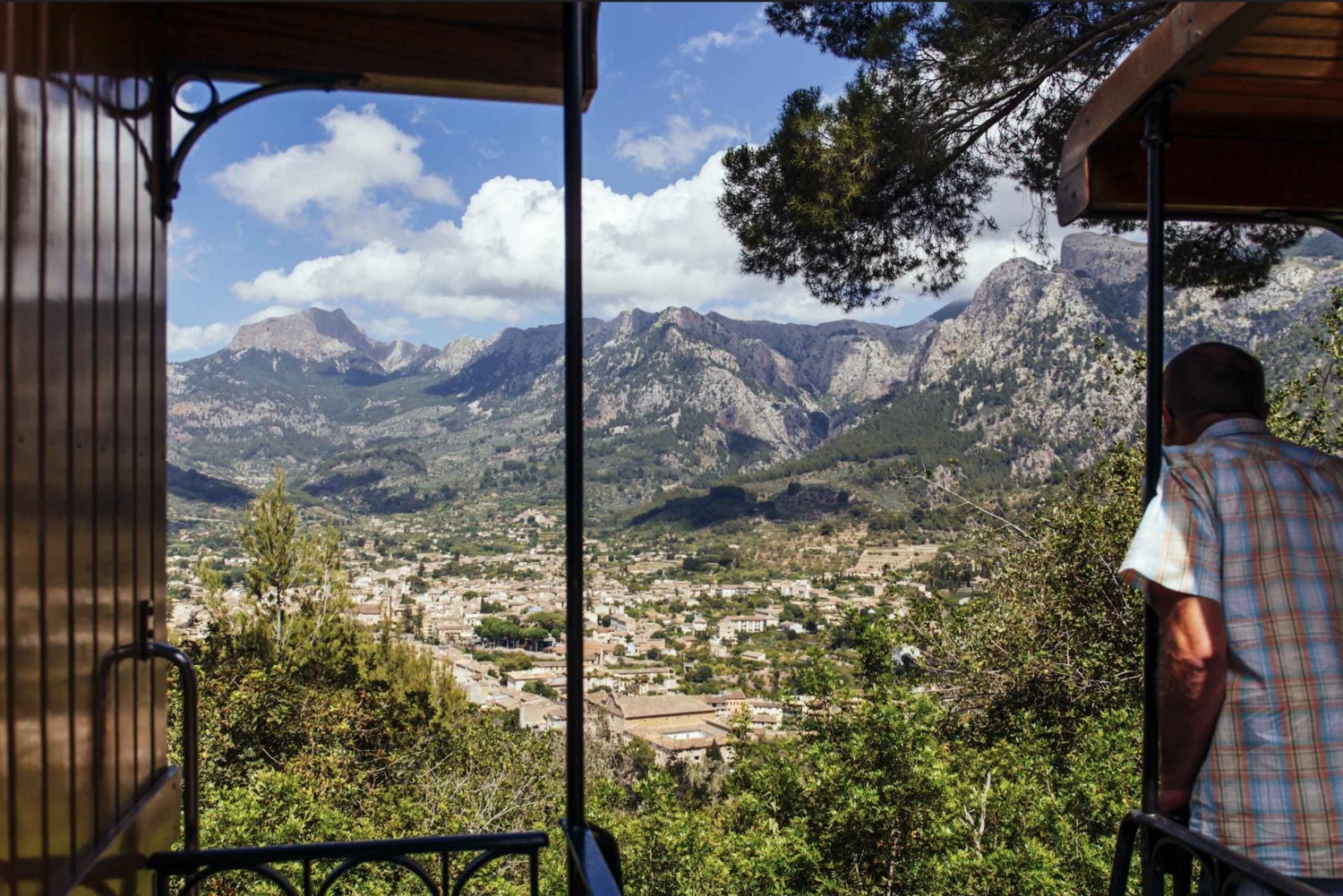 Tur med buss, trikk, tog og båt på Mallorca med polsk guide