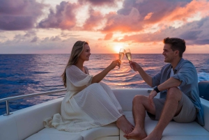 Mallorca: Candlelight Yoga Sunset Cruise for Couples