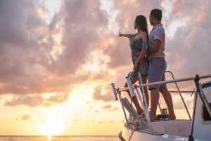 Mallorca: Candlelight Yoga Sunset Cruise for Couples