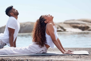 Mallorca: Candlelight Yoga Sunset Cruise for Couples