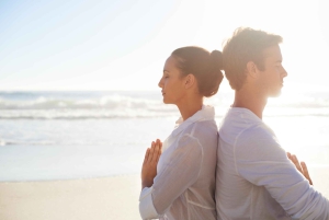 Mallorca: Candlelight Yoga Sunset Cruise for Couples