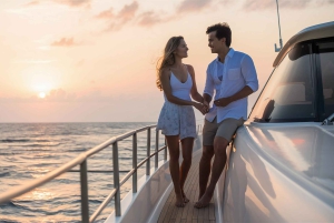 Mallorca: Candlelight Yoga Sunset Cruise for Couples