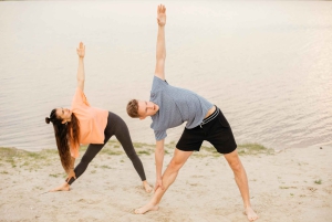 Mallorca: Candlelight Yoga Sunset Cruise for Couples
