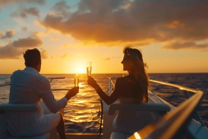 Mallorca: Candlelight Yoga Sunset Cruise for Couples