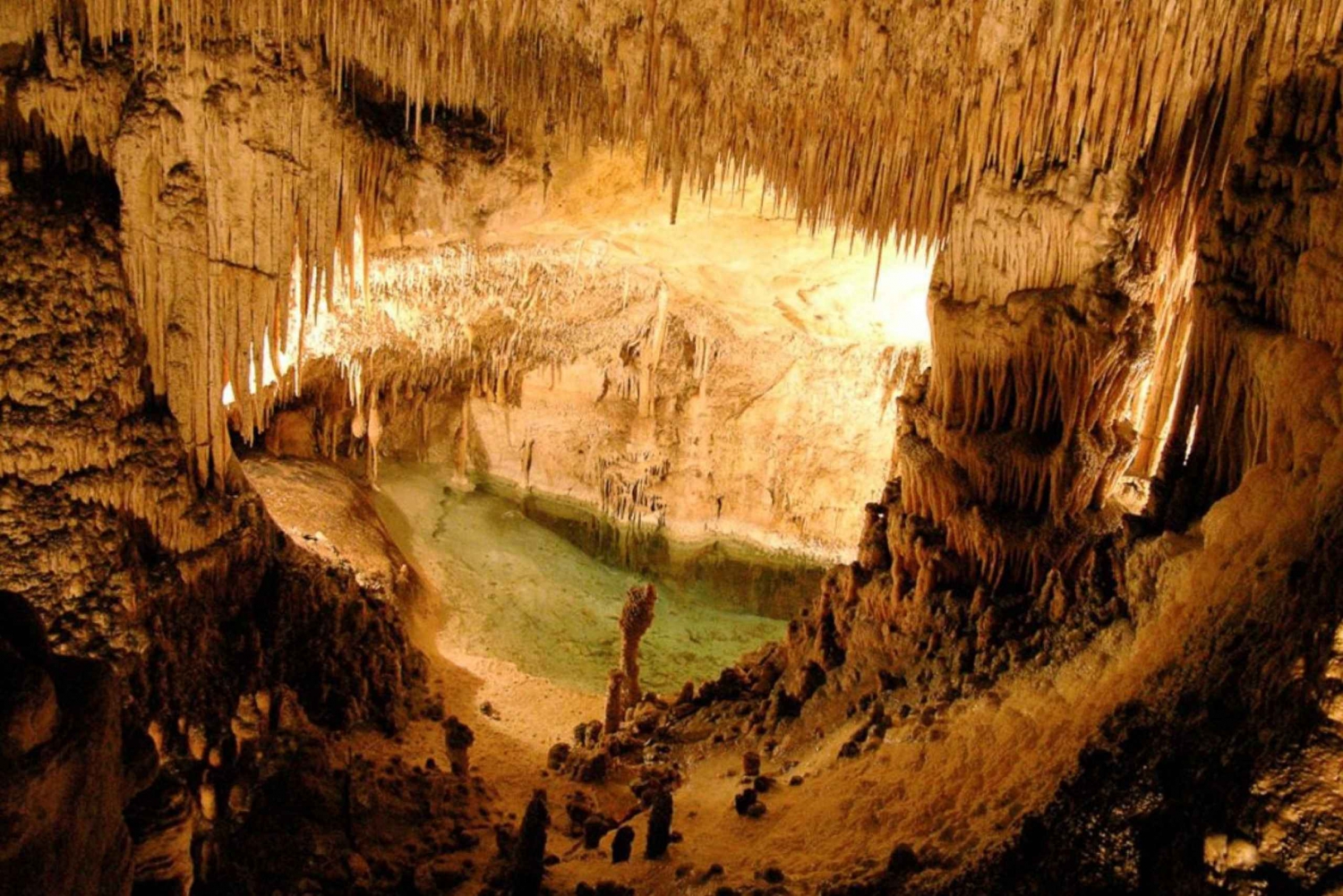 Mallorca: Day Trip to Drach Caves with Lake Martel Concert