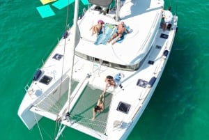 Mallorca: Discover paradisiacal coves on board of an exclusive catamaran