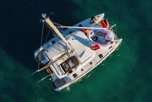 Mallorca: Discover paradisiacal coves on board of an exclusive catamaran