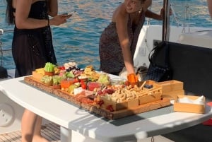 Mallorca: Discover paradisiacal coves on board of an exclusive catamaran