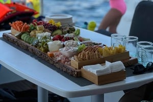 Mallorca: Discover paradisiacal coves on board of an exclusive catamaran