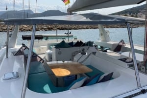 Majorque : visite privée à bord d'un catamaran