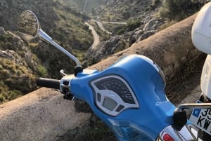Mallorca: Explora la isla de Mallorca con la icónica Vespa Scooter
