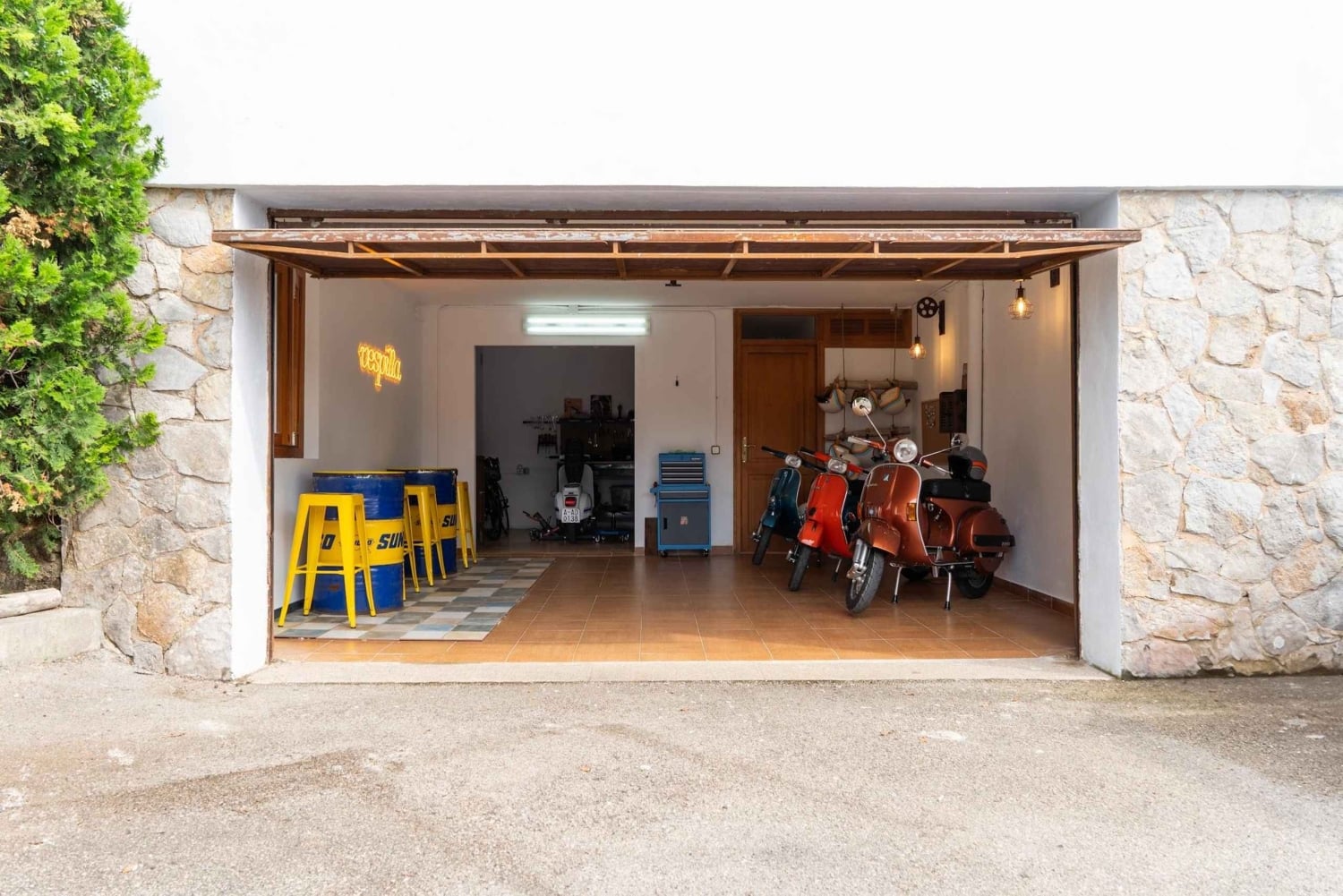 Mallorca: Halvdagstur med guide på en klassisk Vespa