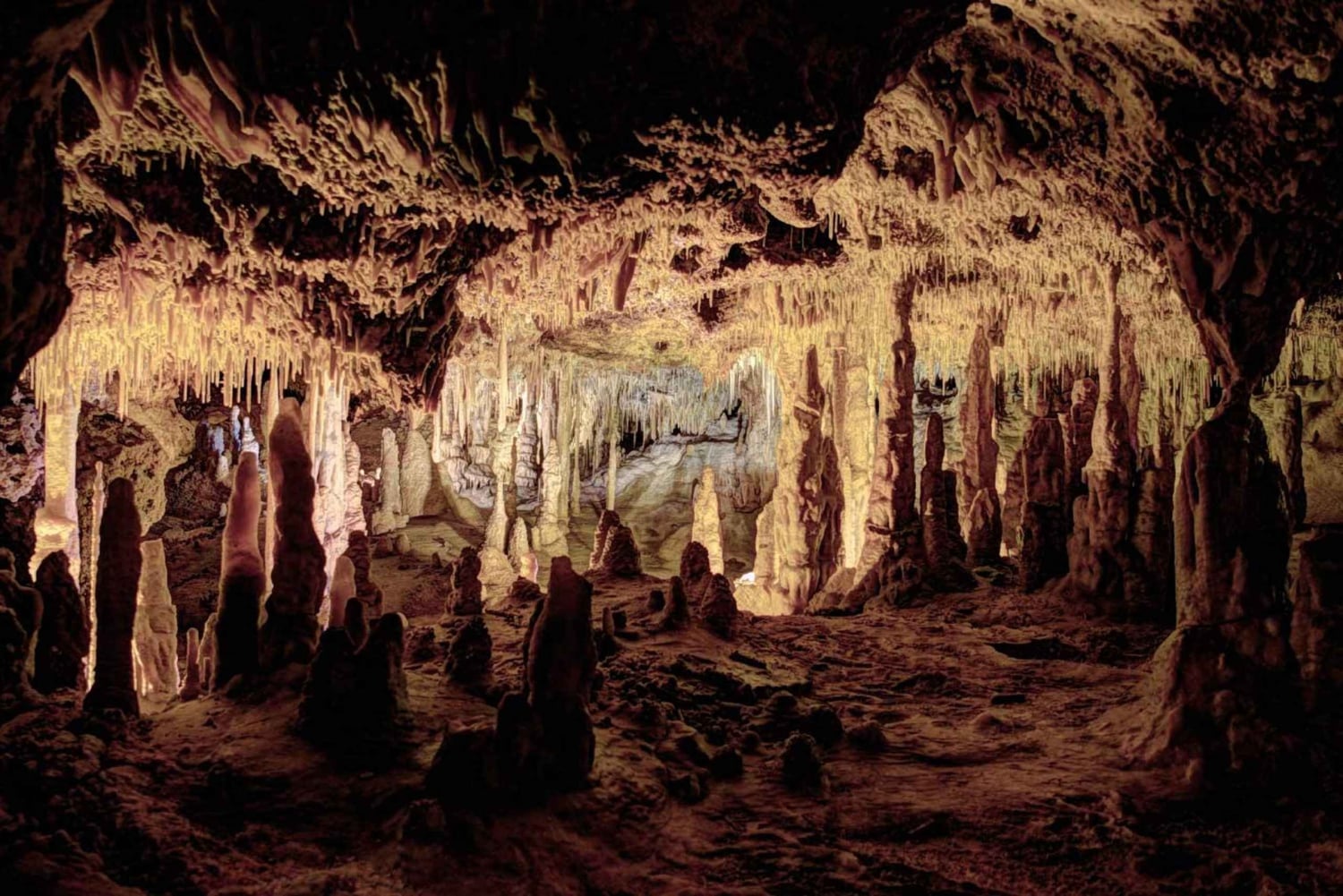 Majorque : visite d'une demi-journée des Coves dels Hams avec visite de la boutique de perles