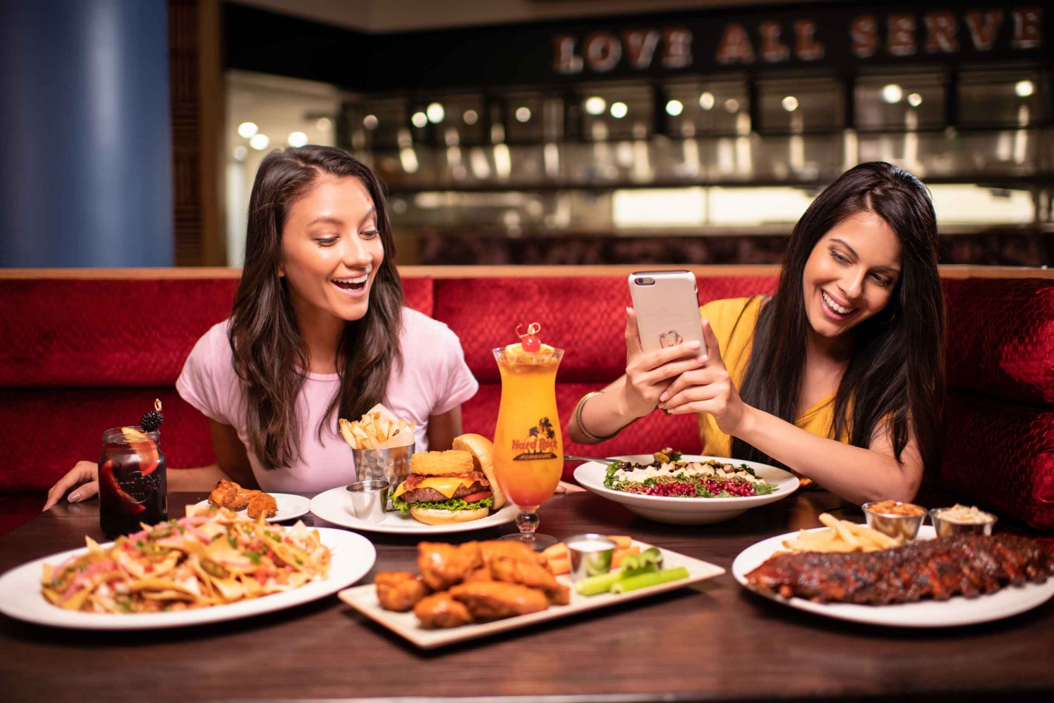 Mallorca: Entrada al Hard Rock Cafe con comida o cena