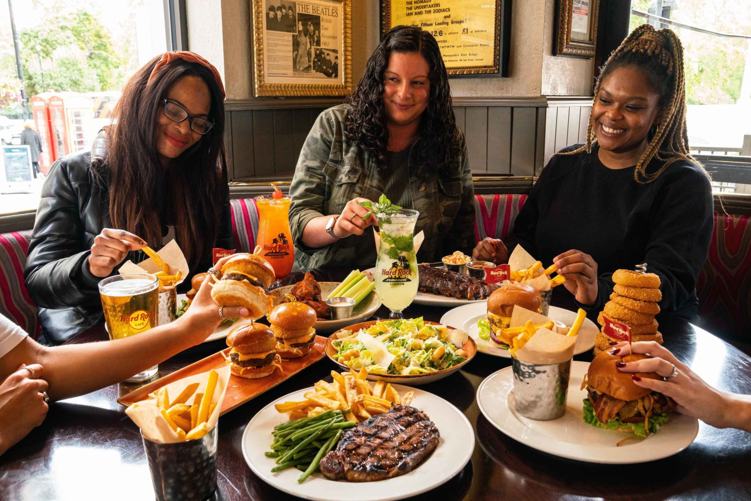 Mallorca: Entrada al Hard Rock Cafe con comida o cena