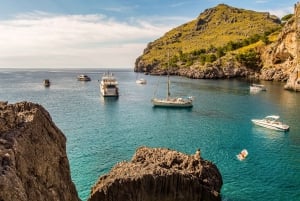 Mallorca: Viaje a la isla en tren, tranvía y barco