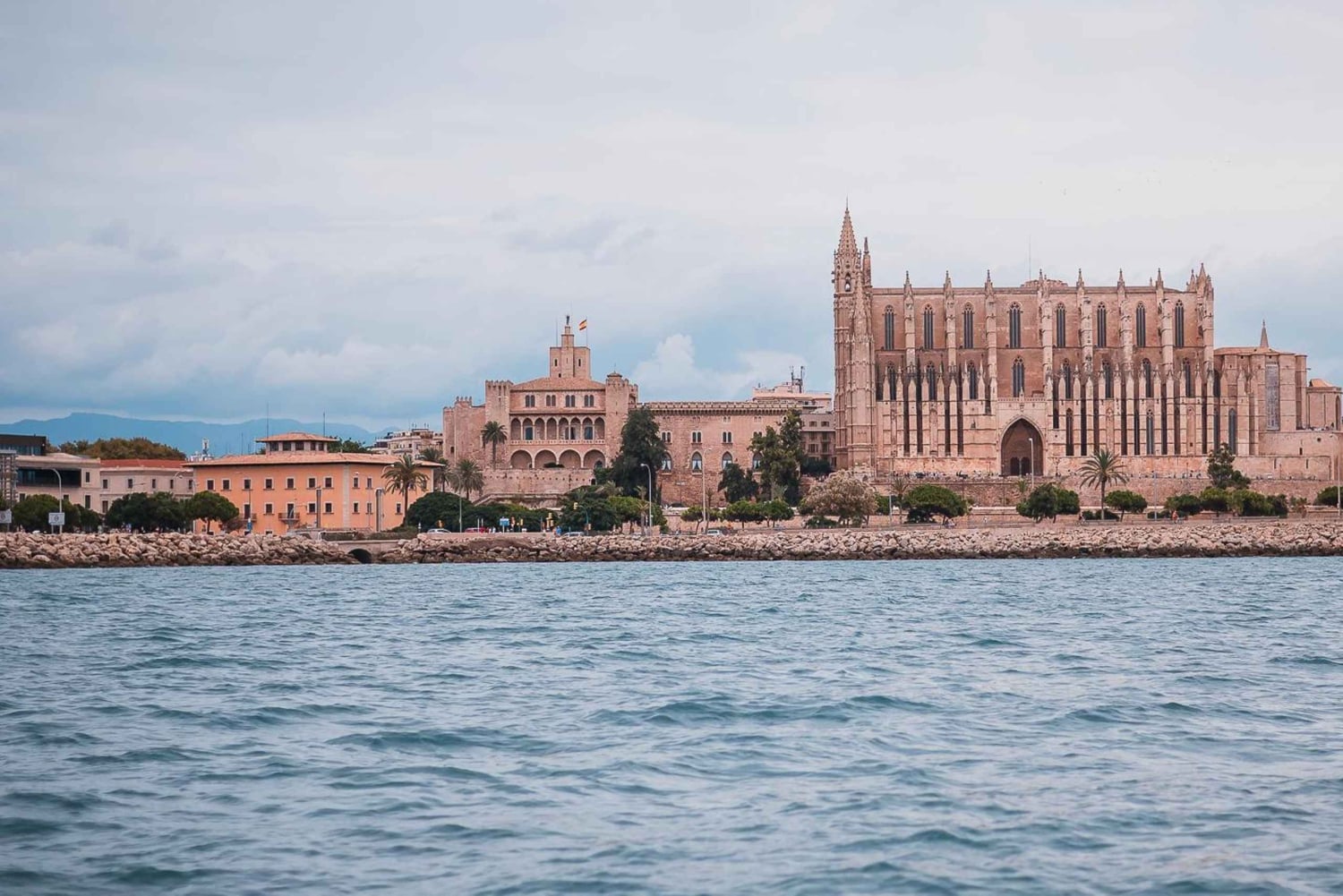 Mallorca: Llaüt-udflugt omkring Palma med mad og drikke