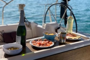 Mallorca: Navegación al mediodía o al atardecer con aperitivos y barra libre