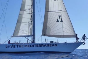 Mallorca: Palma Bay Cruise on a Magnificent 72-feet Sailboat