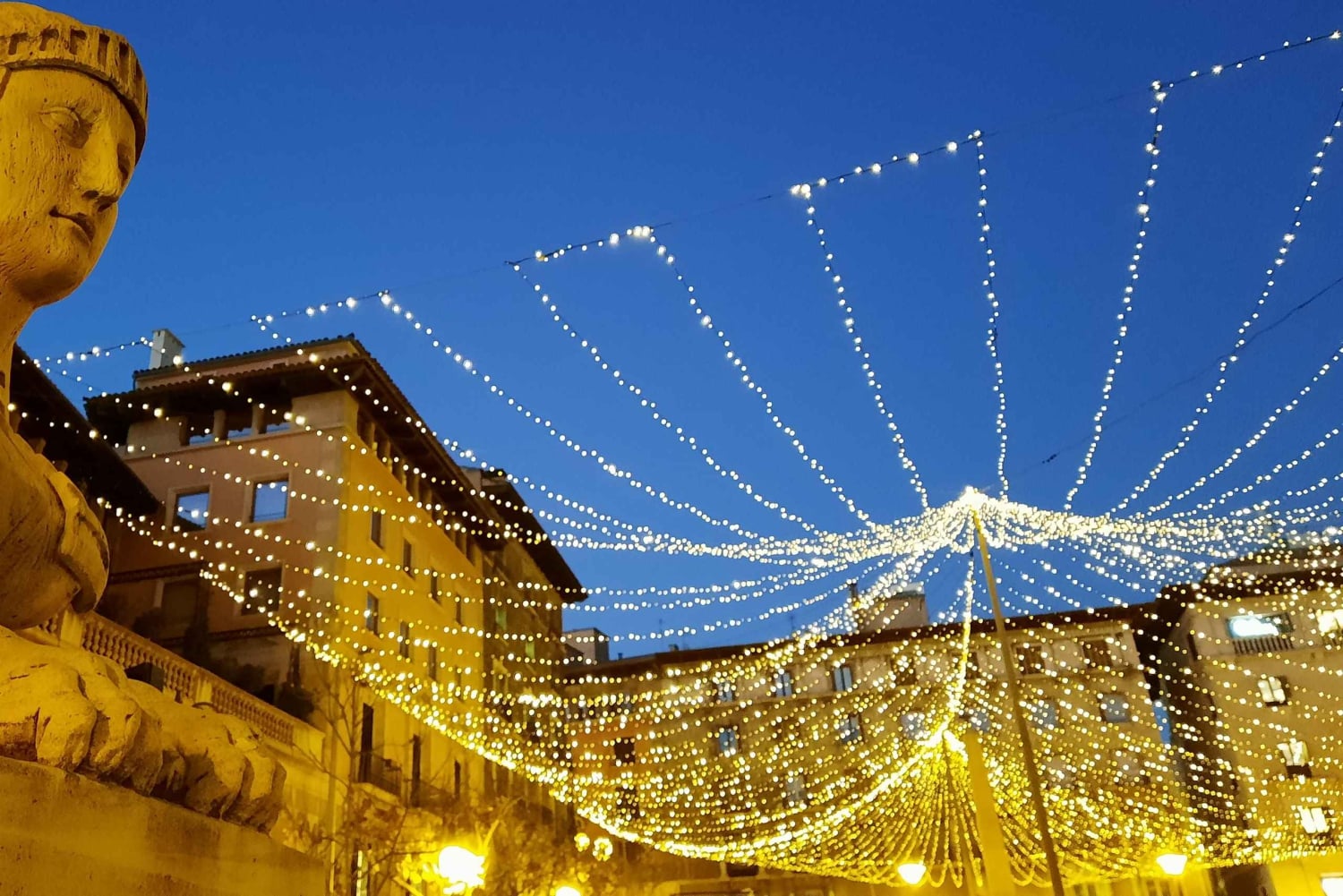 Maiorca: passeggiata invernale a Palma con luci natalizie