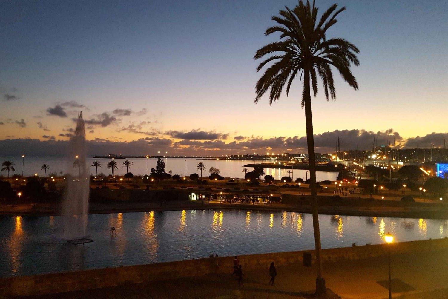 Maiorca: passeggiata invernale a Palma con luci natalizie