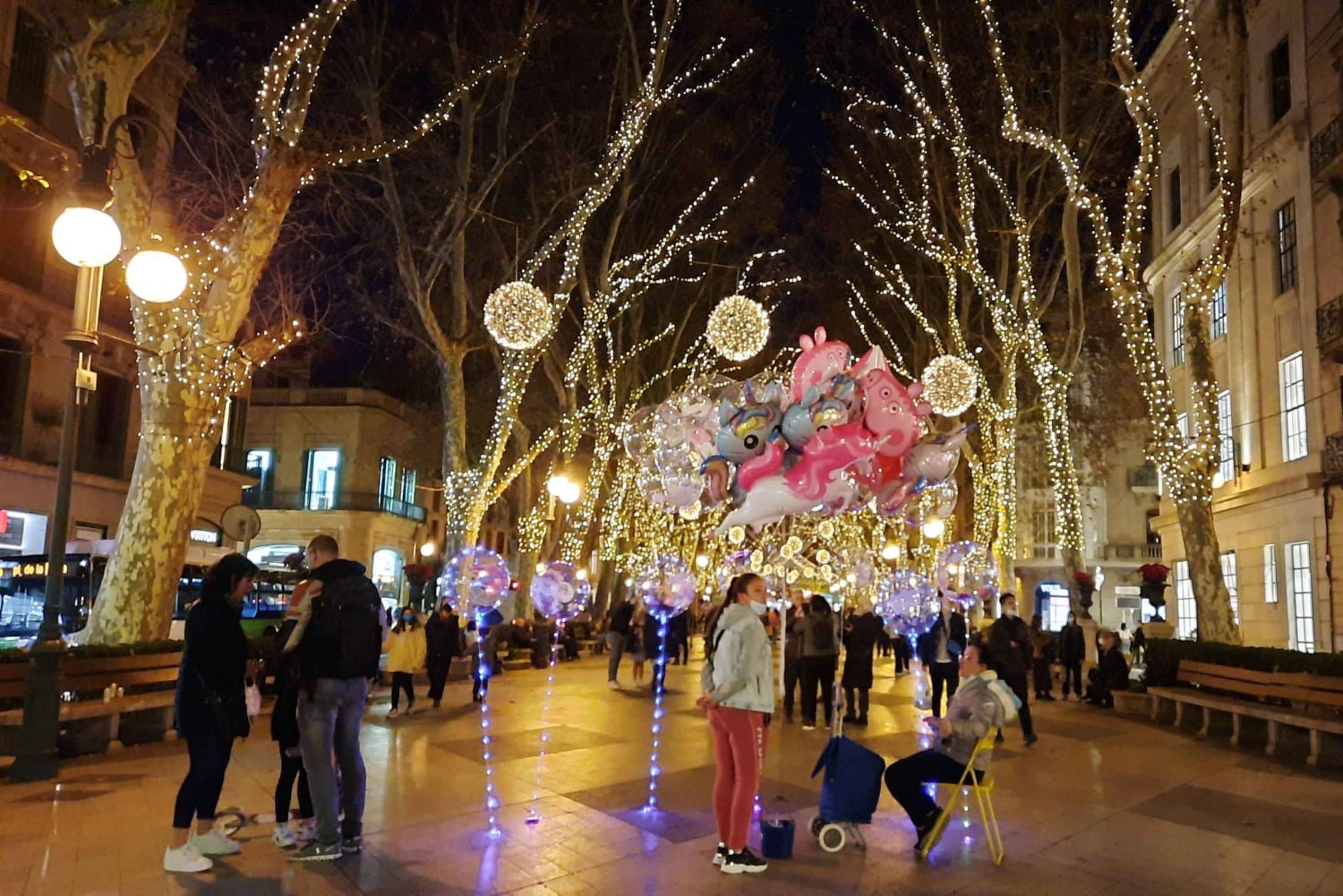 Maiorca: passeggiata invernale a Palma con luci natalizie