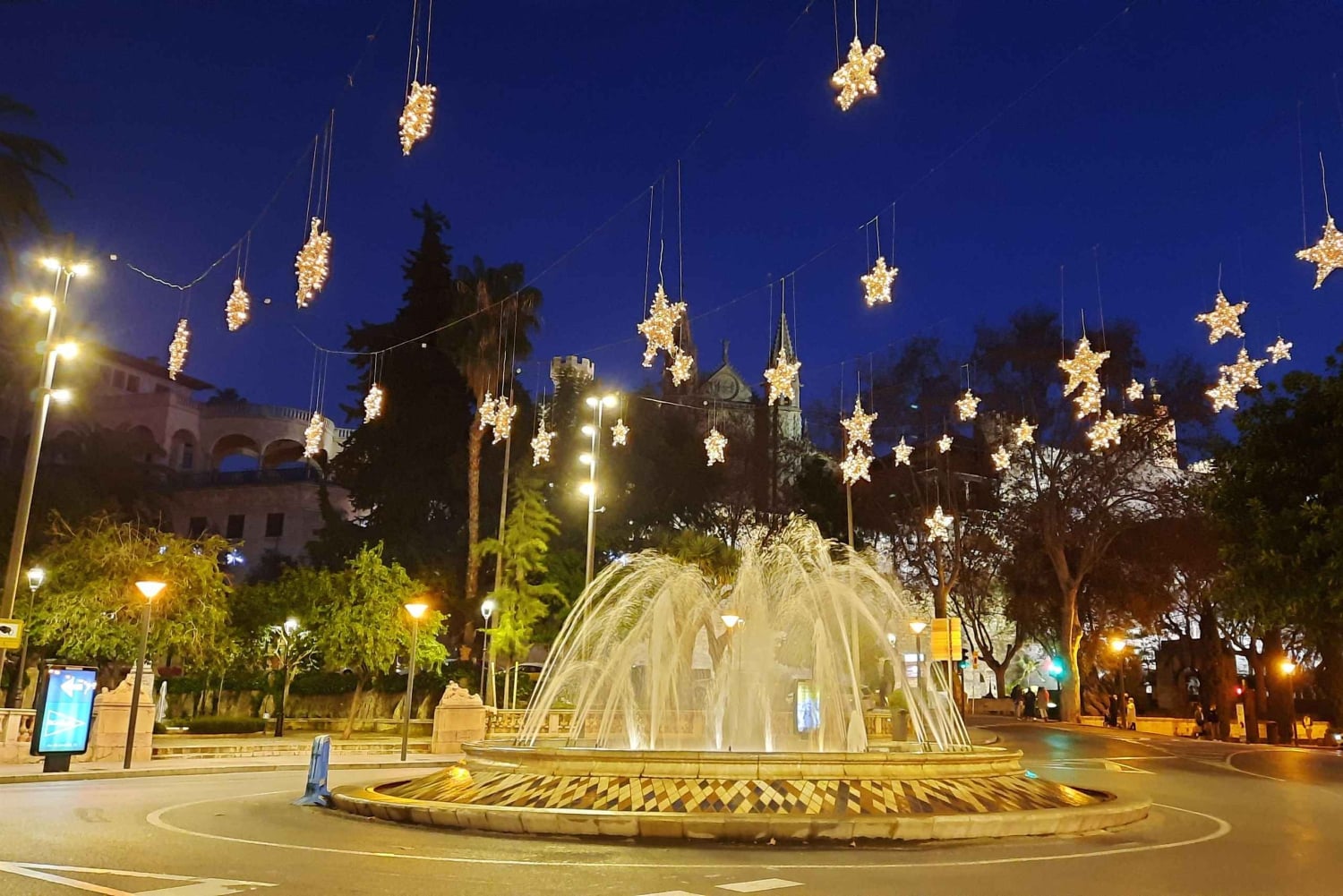 Maiorca: passeggiata invernale a Palma con luci natalizie