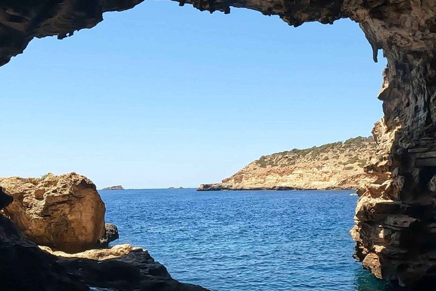 Mallorca: Private Boat Tour with Snorkeling & Snacks