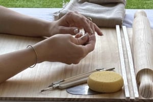 マヨルカ：アーティストと過ごすプライベートワインと陶芸ワークショップ