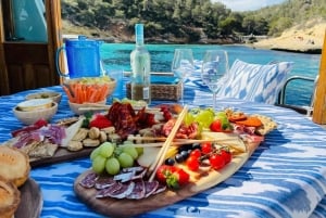 Mallorca: segla med en traditionell båt för att utforska dolda stränder