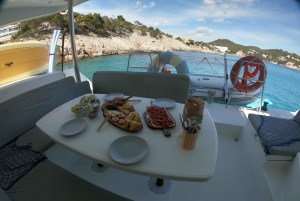 Majorka: prywatny czarter katamaranu z tapas w Santa Ponsa