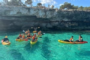 Maiorca: Passeio de caiaque pela caverna marinha com snorkeling e lanche