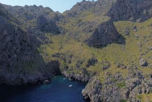 マヨルカ：ソラーボートツアー（スノーケリングと軽食付き）