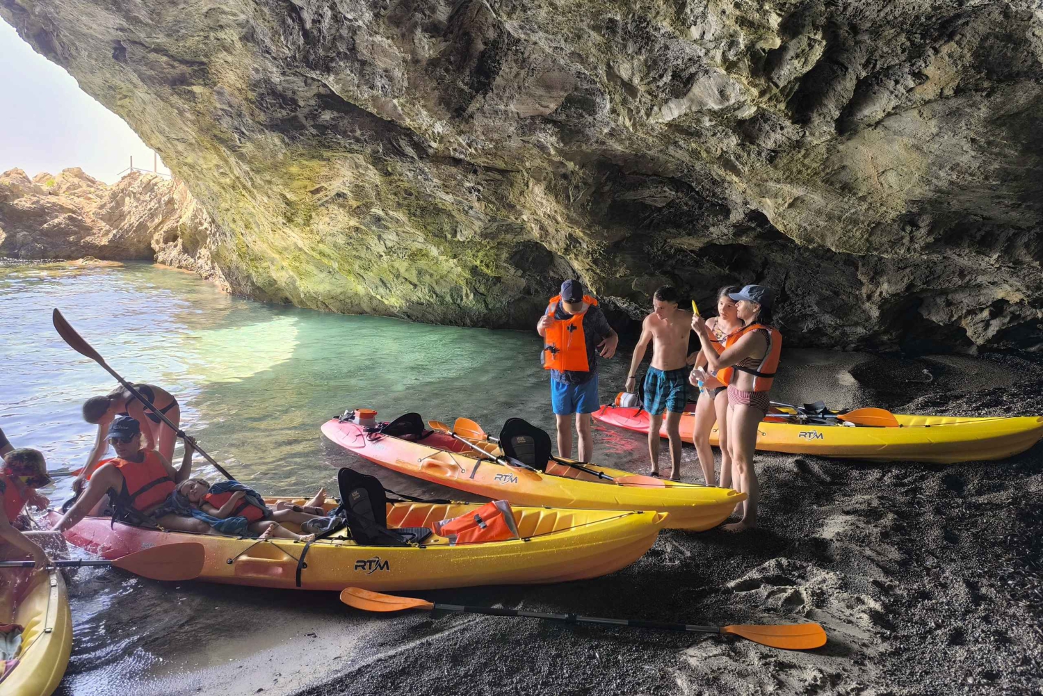 Mallorca: Sunset Kayak Tour with Snorkeling & Picnic