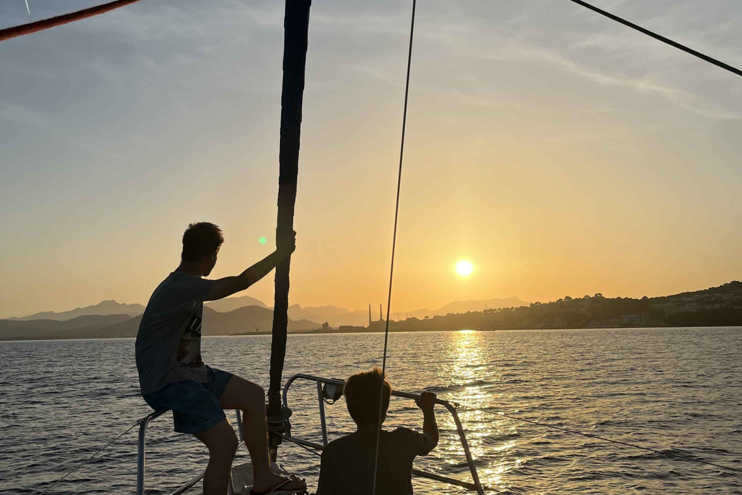 Mallorca: Sunset Sailing Trip with Snacks and Wine
