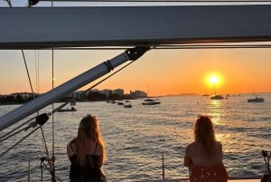Mallorca: Solnedgangssejlads med snacks og musik