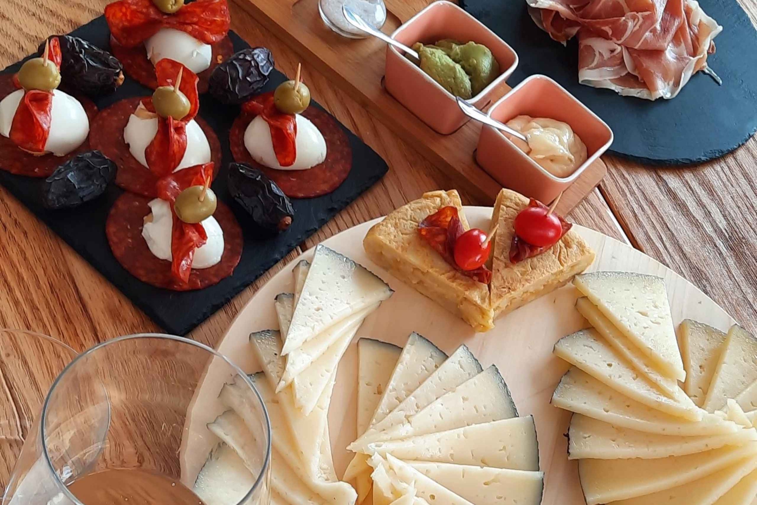 Mallorca: Sunset Wine Tasting Minibus Bodega Tour