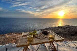 Mallorca: Puesta de sol vintage junto al mar con picnic