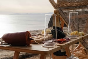 Maiorca: Tour vintage al tramonto in riva al mare con un picnic