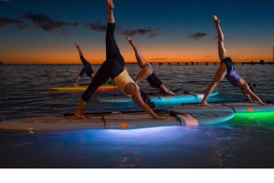 Paddle Surf com luzes Led ao pôr do sol em Menorca