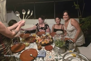 Paella et vin sur un toit-terrasse – dîner au coucher du soleil à Palma