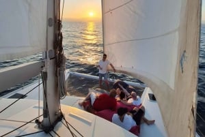 Palma: 2-timmars kryssning med katamaran i solnedgången med dryck